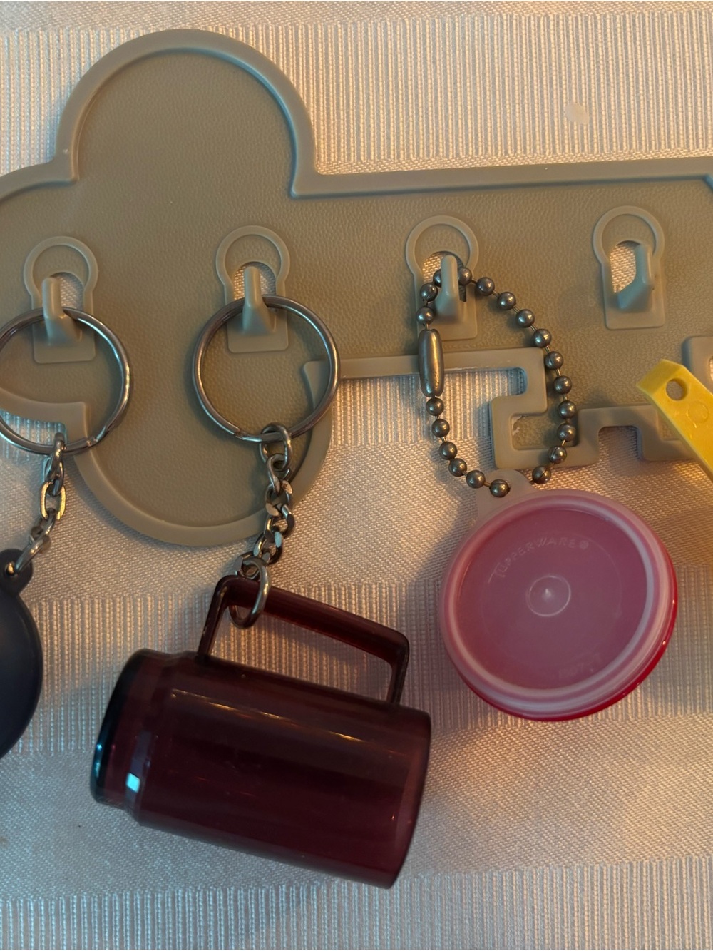 Tupperware Mini Tiny Treasures keychains qty 4 & rack mini bowl heat n serv lids